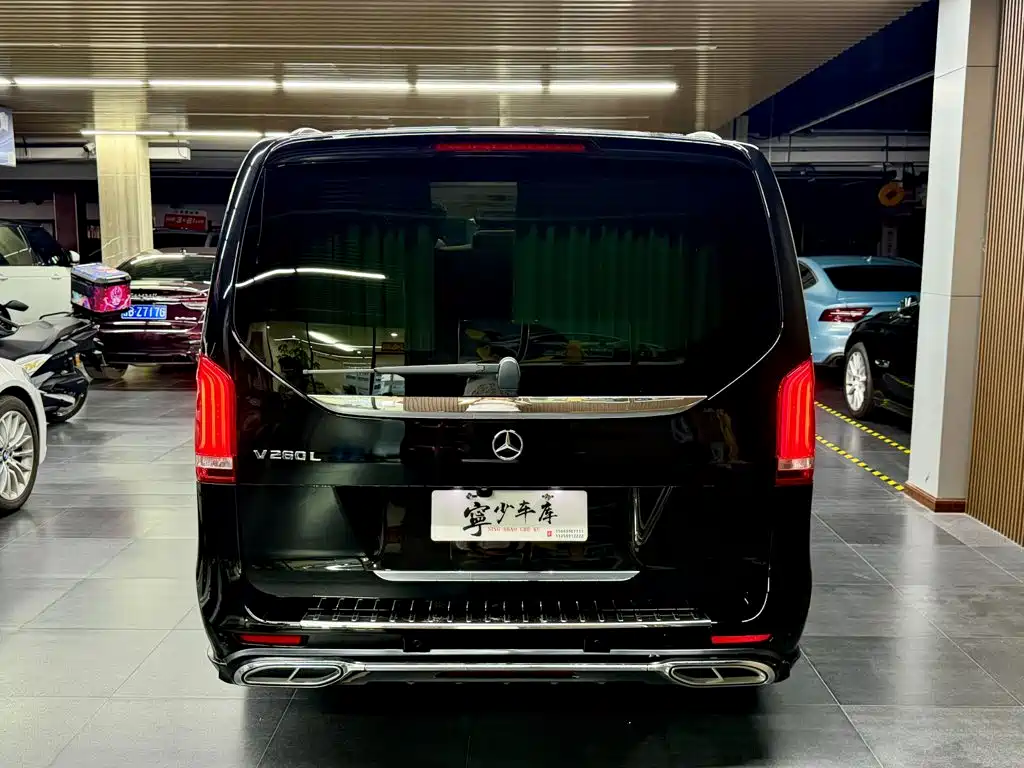 Mercedes-Benz V-Class 2021 — фото 20
