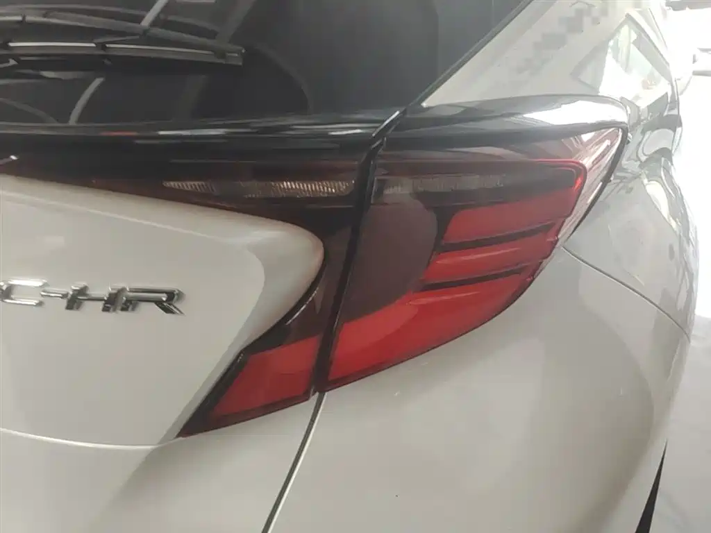 Toyota C-HR 2021 — фото 8
