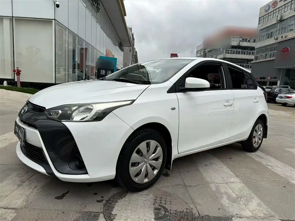 Toyota Yaris L 2017 — фото 1