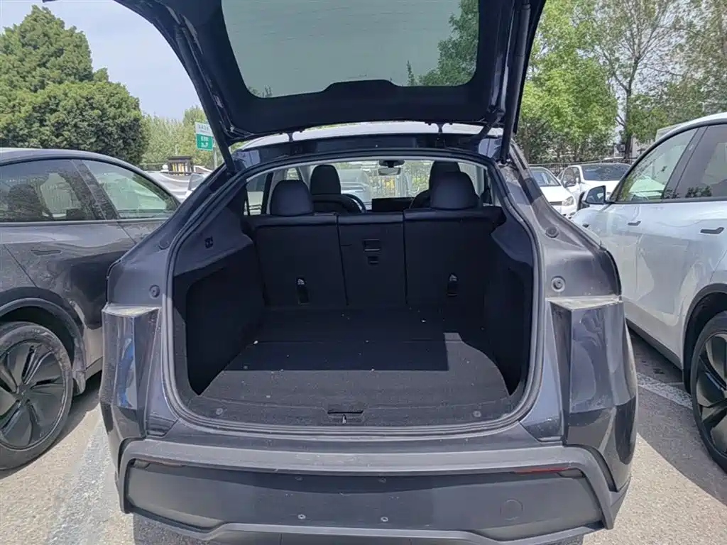 Tesla Model Y 2025 — фото 19