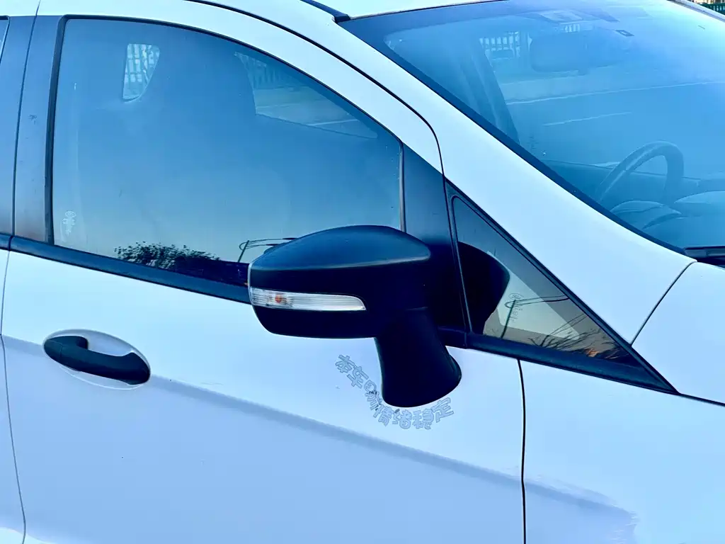 Ford EcoSport 2015 — фото 17