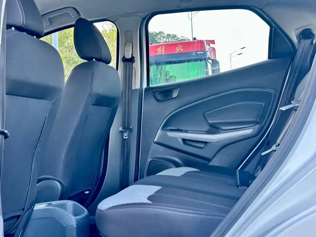 Ford EcoSport 2015 — фото 32