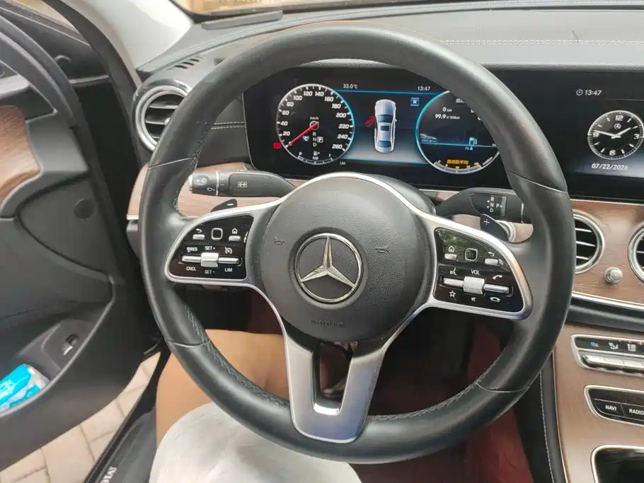 Mercedes-Benz E-Class 2020 — фото 15