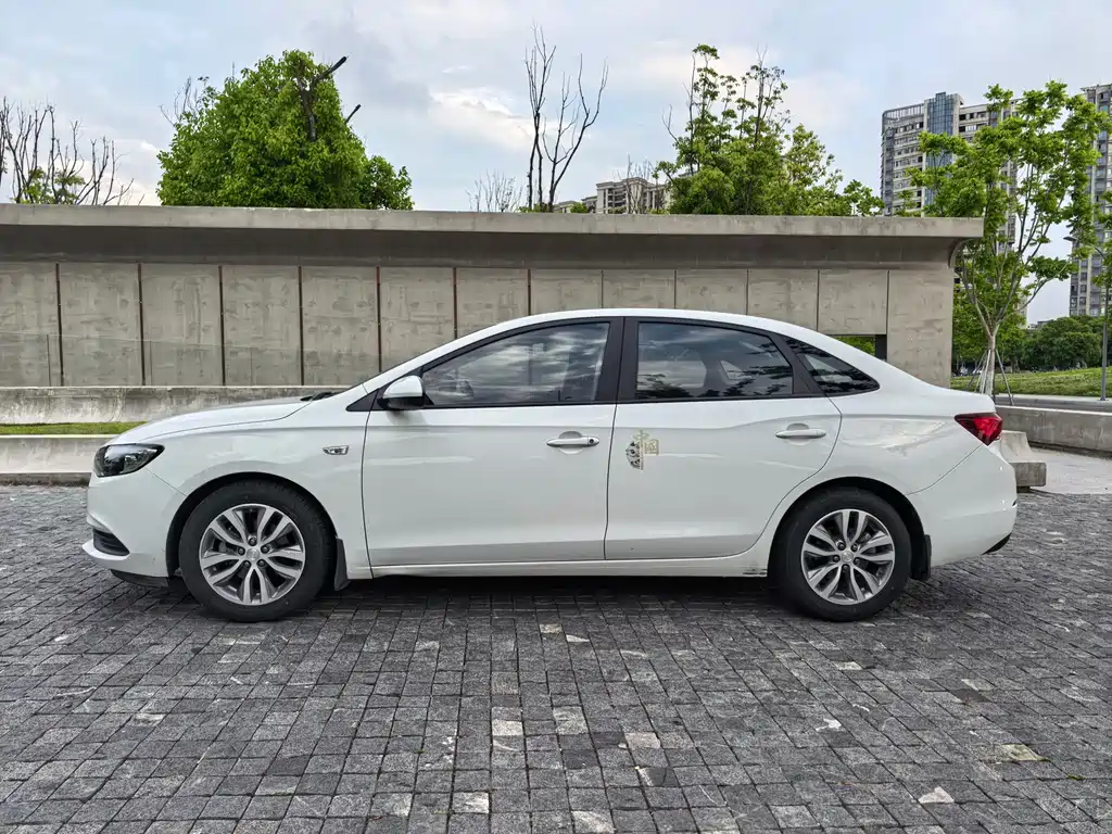 Buick Excelle 2021 — фото 16