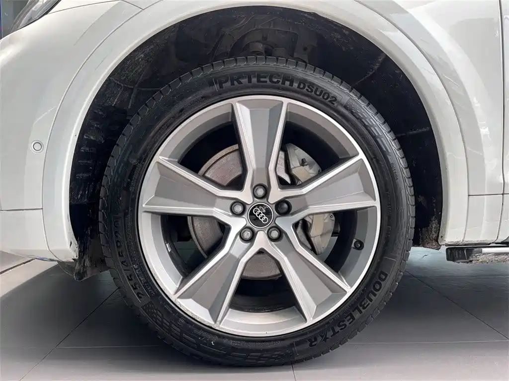 Audi Q5L 2023 — фото 17