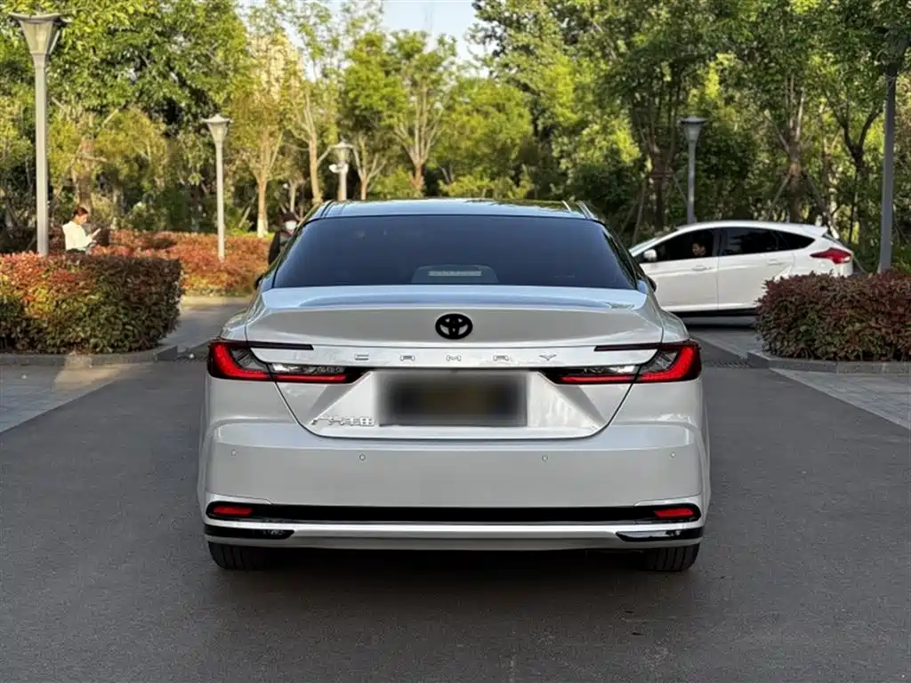 Toyota Camry 2024 — фото 12