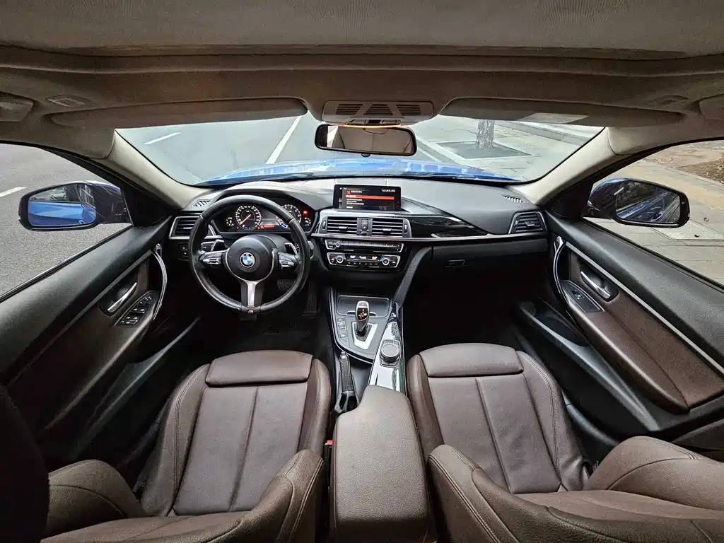 BMW 3 Series 2018 — фото 10
