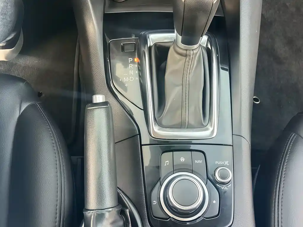 Mazda 3 Axela 2016