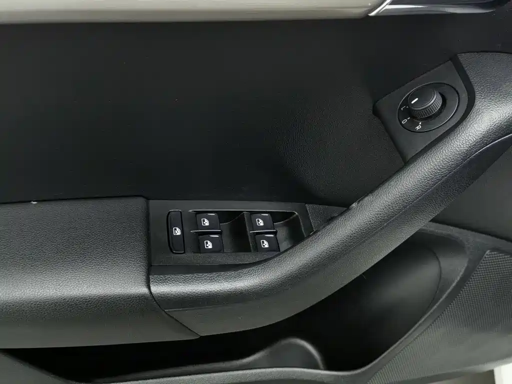 Skoda Octavia 2021 — фото 9
