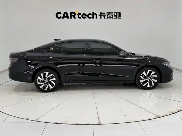Volkswagen Passat 2025