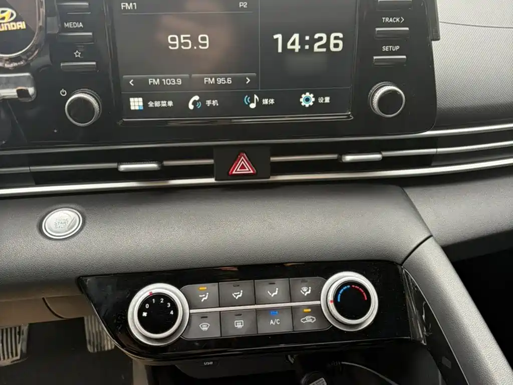 Hyundai Elantra 2023 — фото 15