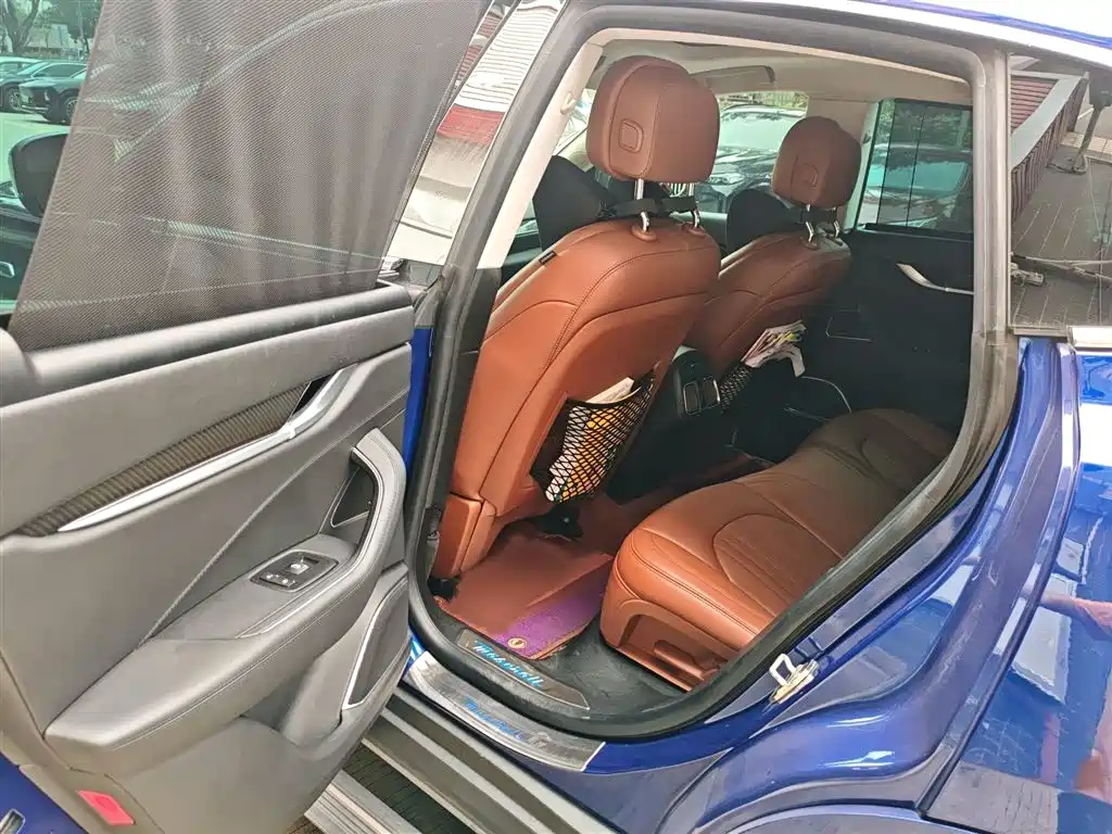 Maserati Levante 2017 — фото 15