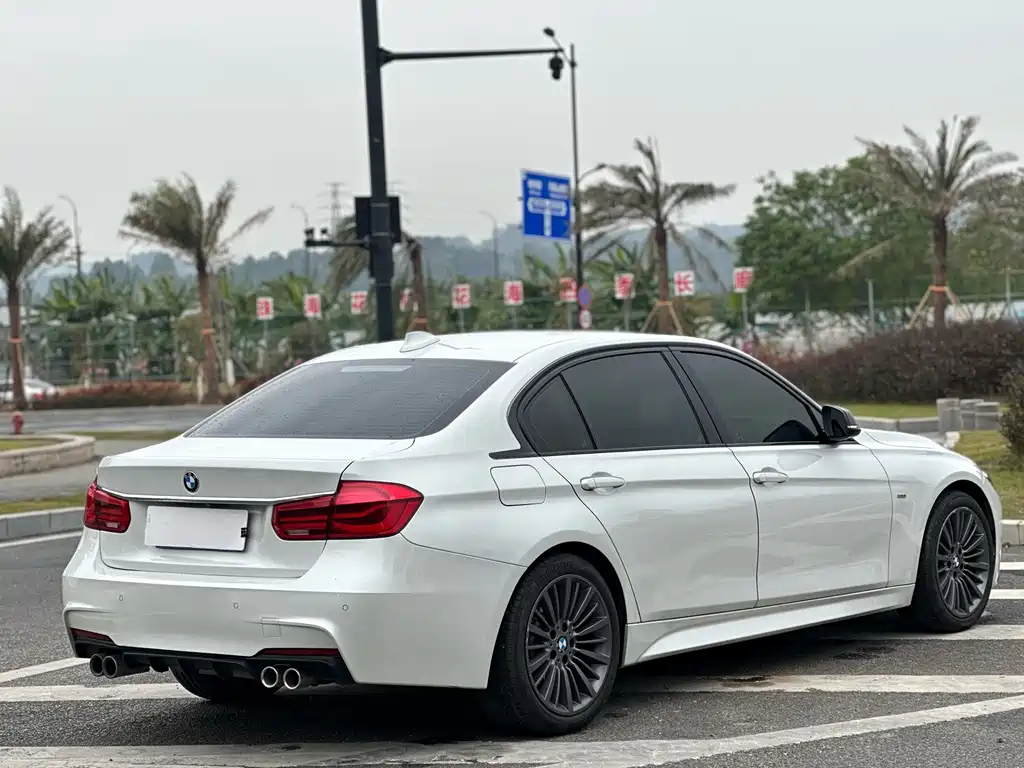 BMW 3 Series 2018 — фото 16