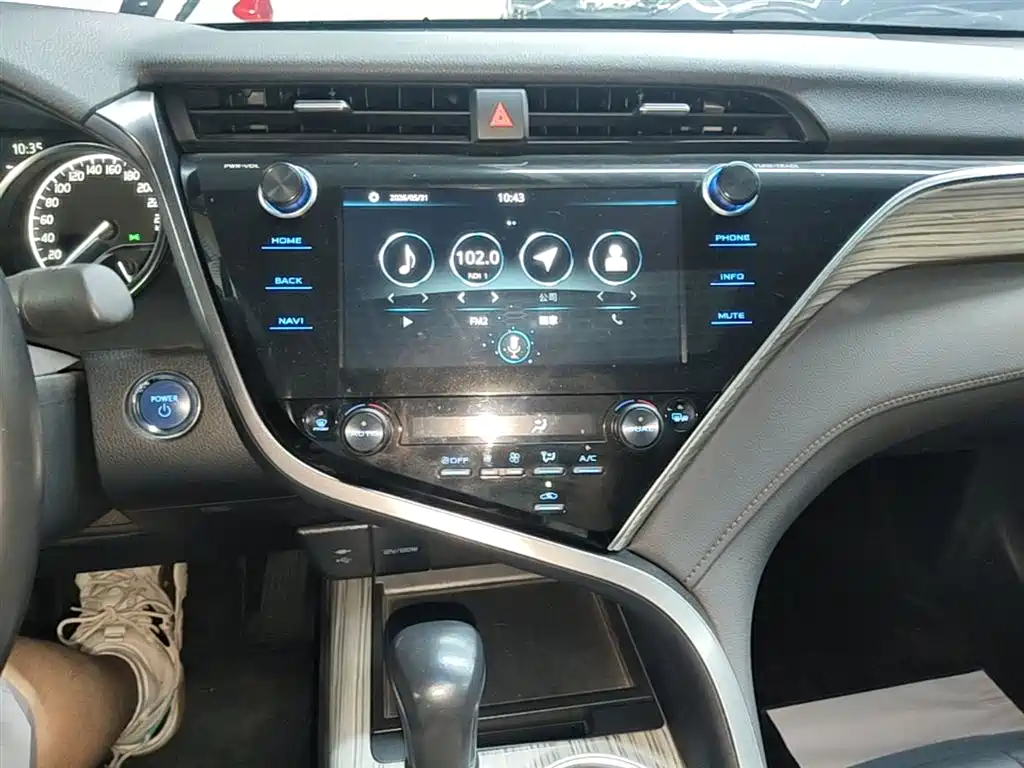 Toyota Camry 2019 — фото 13