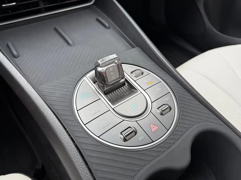 BYD Seal 05 DM-i 2025 — фото 14