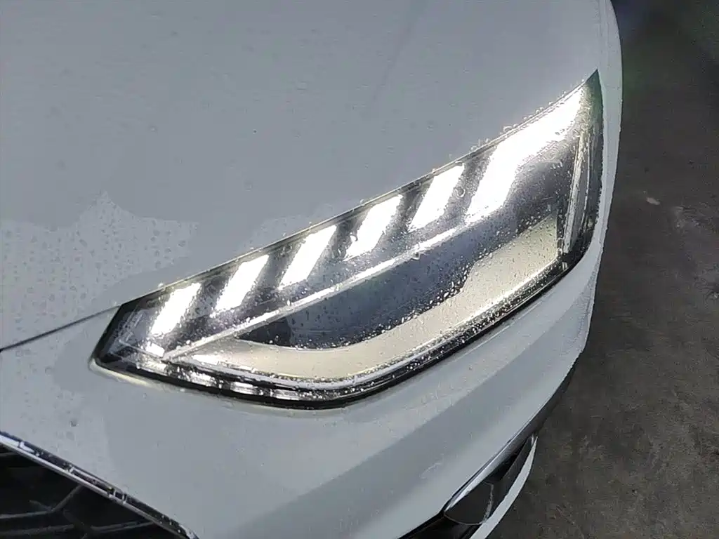 Audi A4L 2021 — фото 24