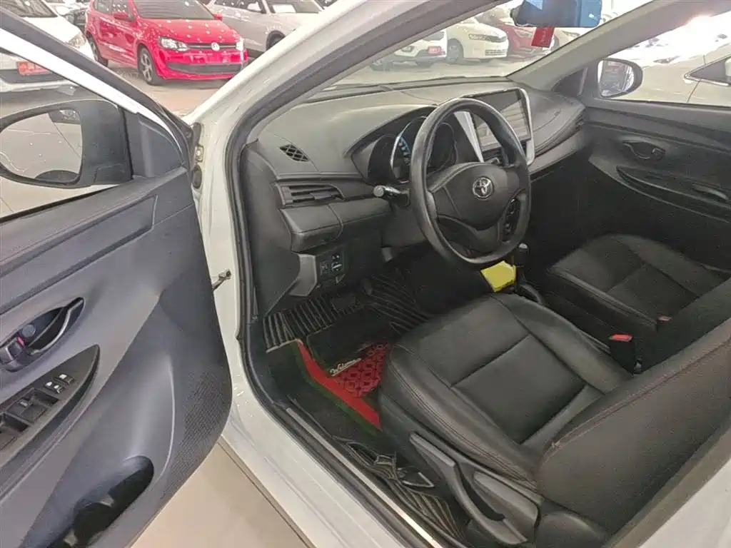 Toyota Yaris L 2019 — фото 16