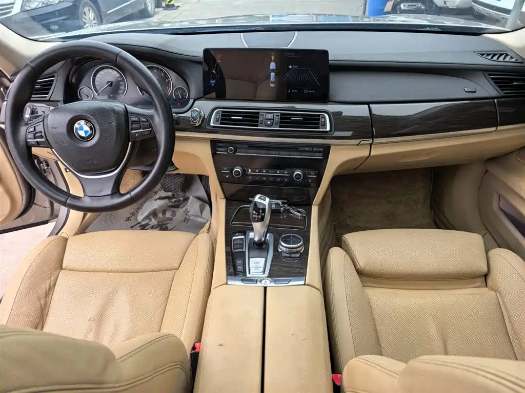 BMW 7 Series 2013 — фото 13