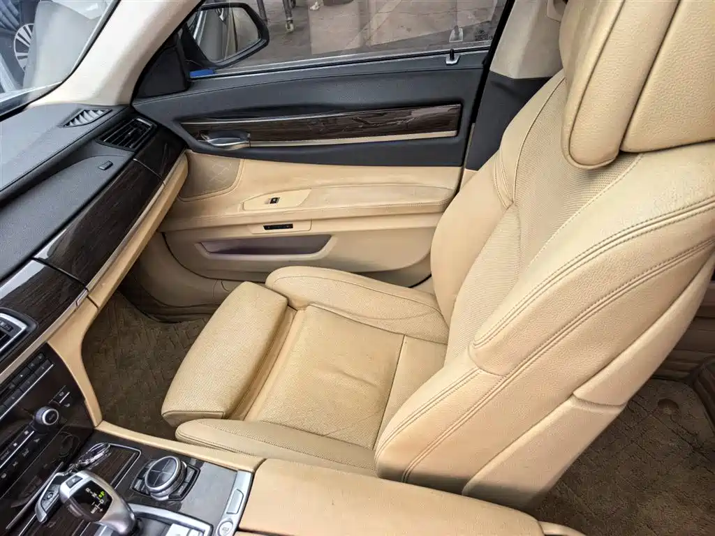 BMW 7 Series 2013 — фото 14