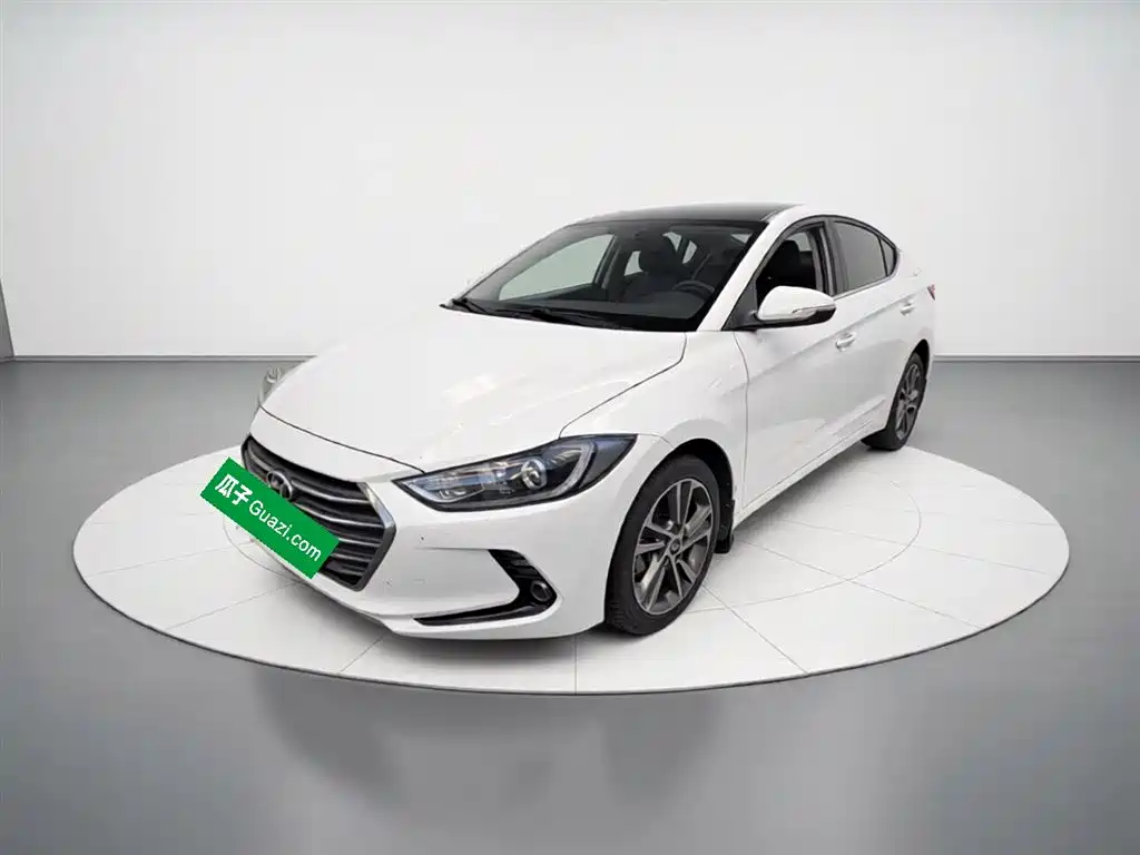 Hyundai Elantra 2017 — фото 1