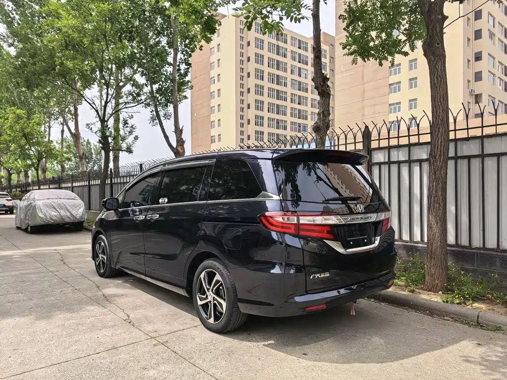 Honda Odyssey 2015 — фото 9