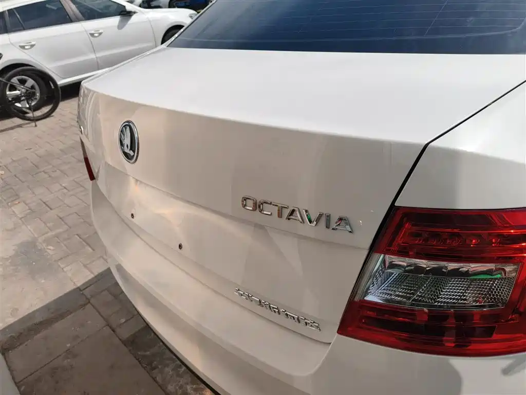 Skoda Octavia 2018 — фото 4