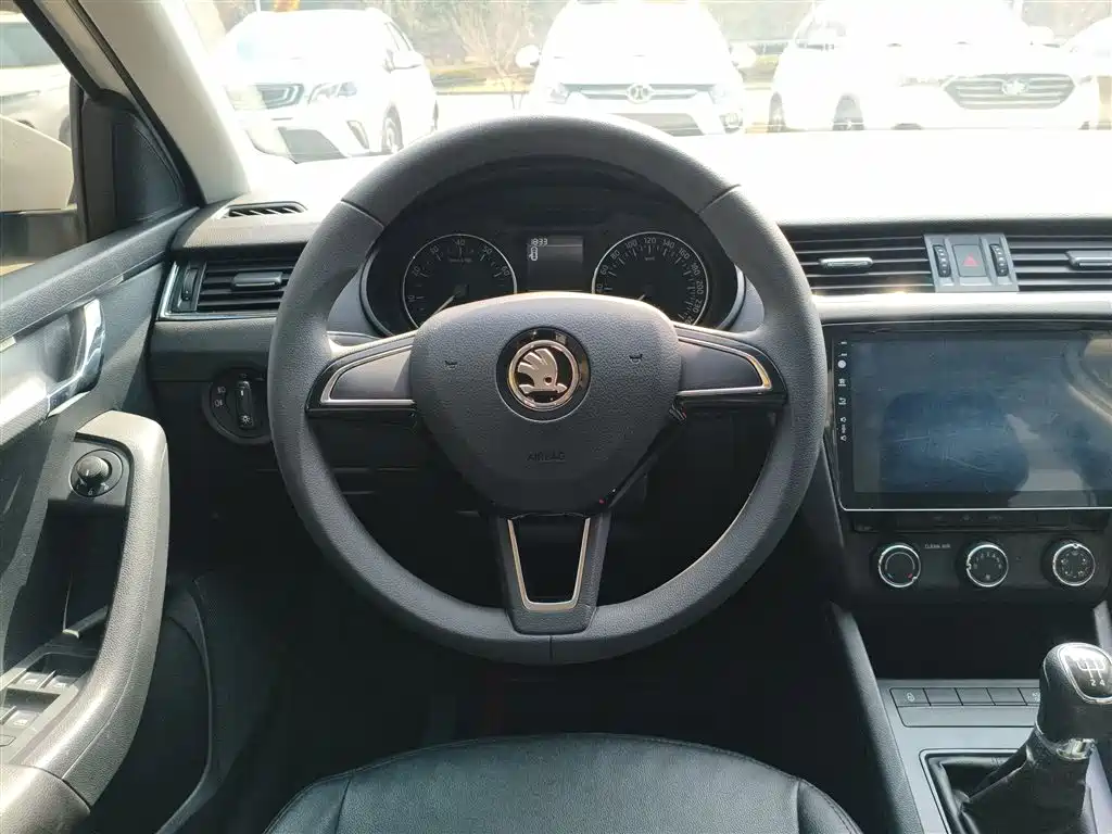 Skoda Octavia 2018 — фото 7