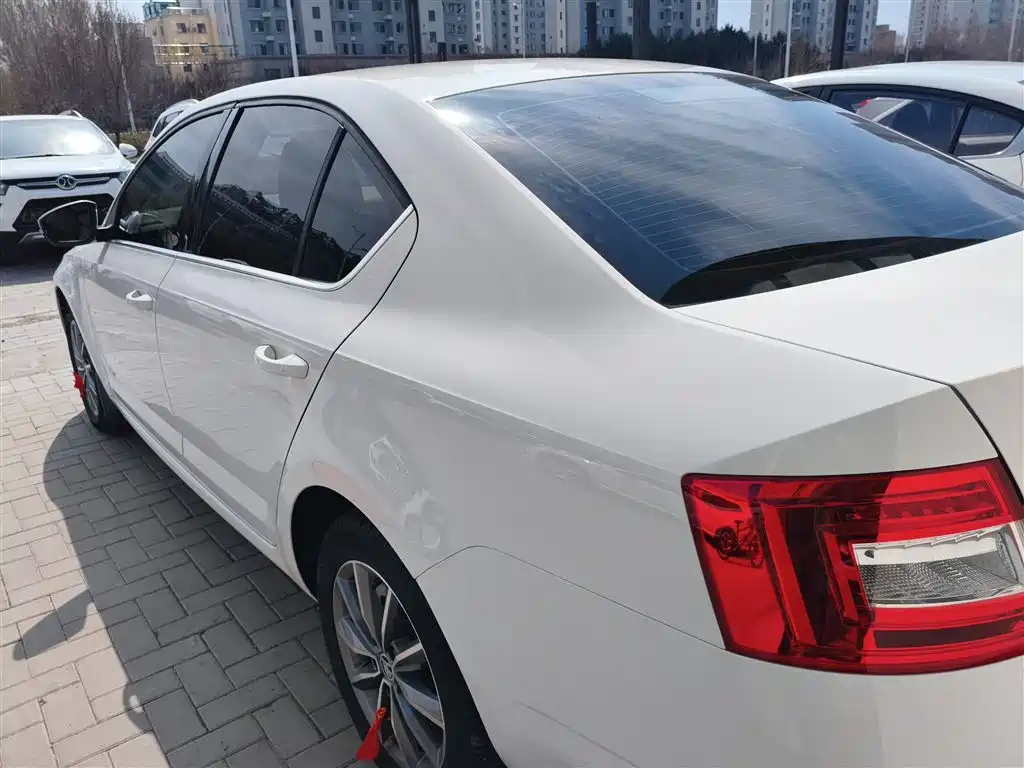Skoda Octavia 2018 — фото 23