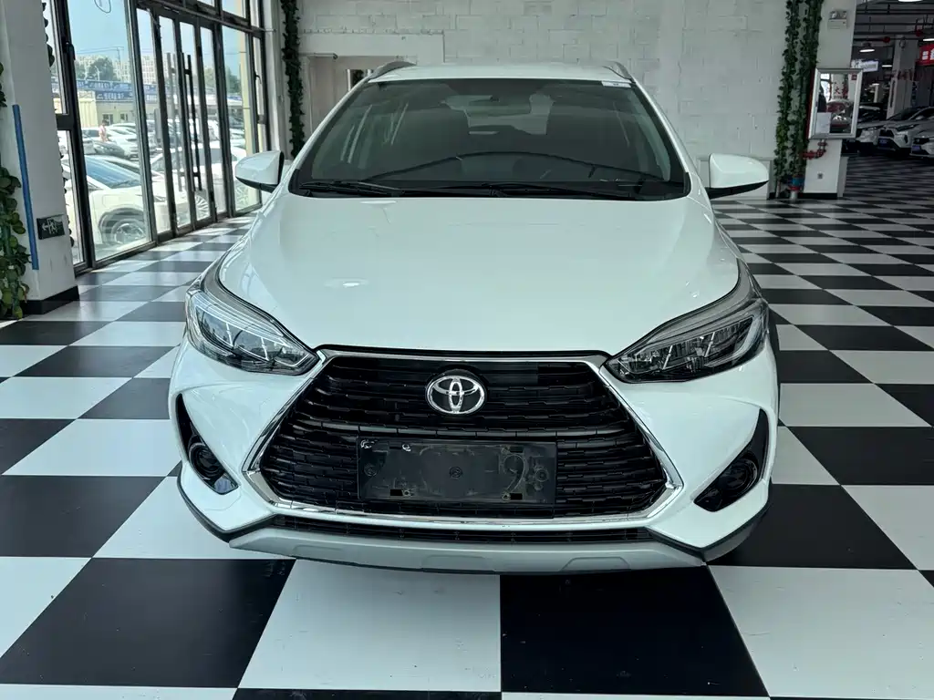 Toyota Yaris L 2022 — фото 2