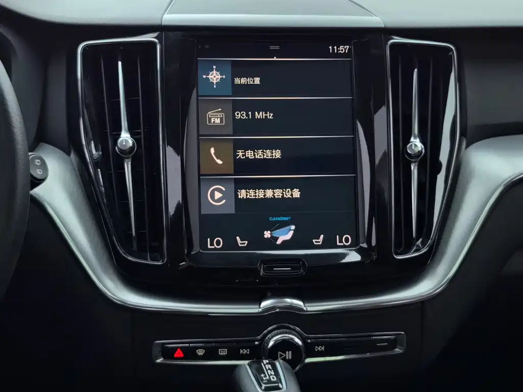 Volvo XC60 2018 — фото 25