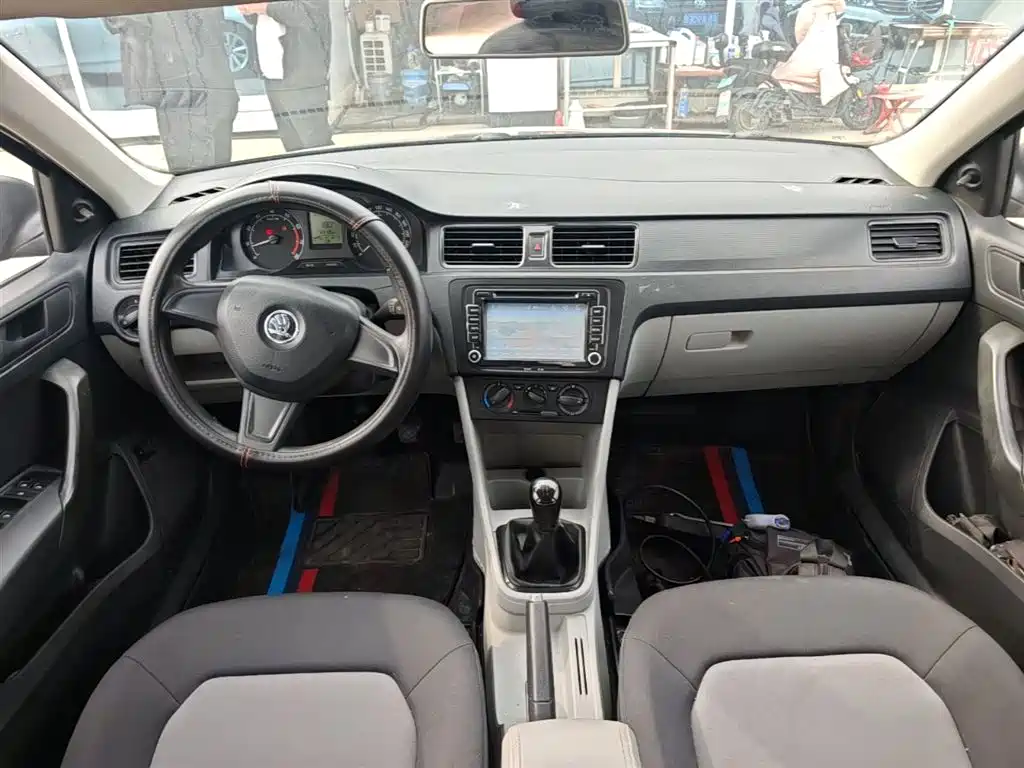 Skoda Rapid 2015 — фото 10