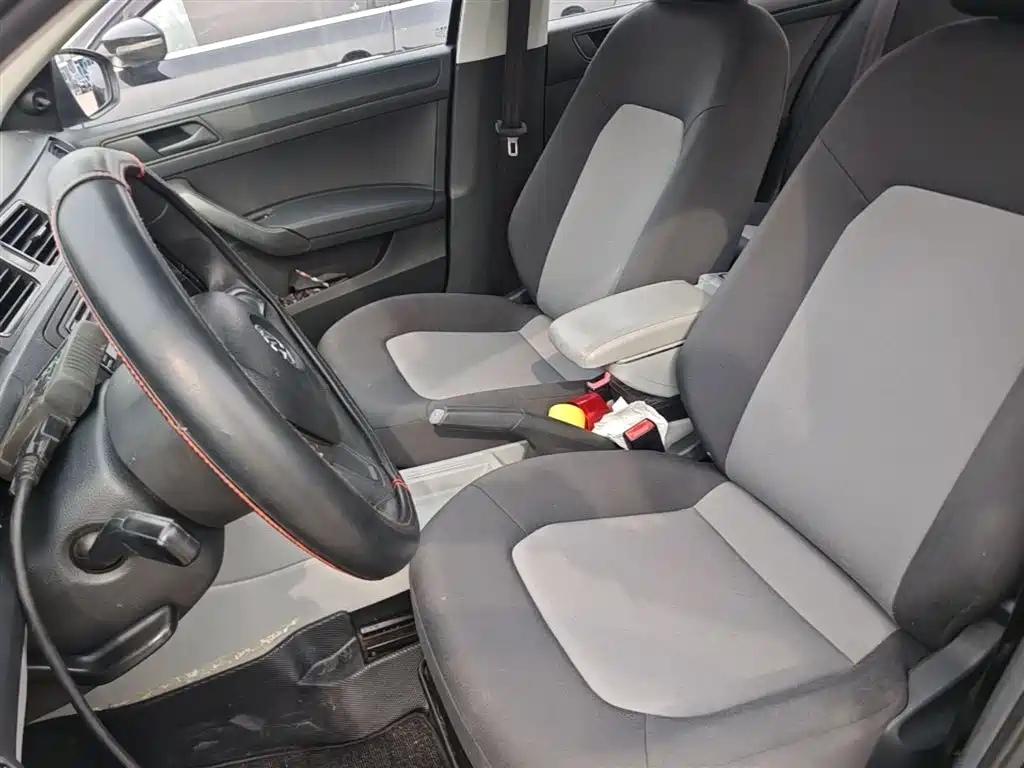 Skoda Rapid 2015 — фото 15