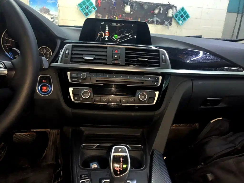 BMW 3 Series 2017 — фото 13