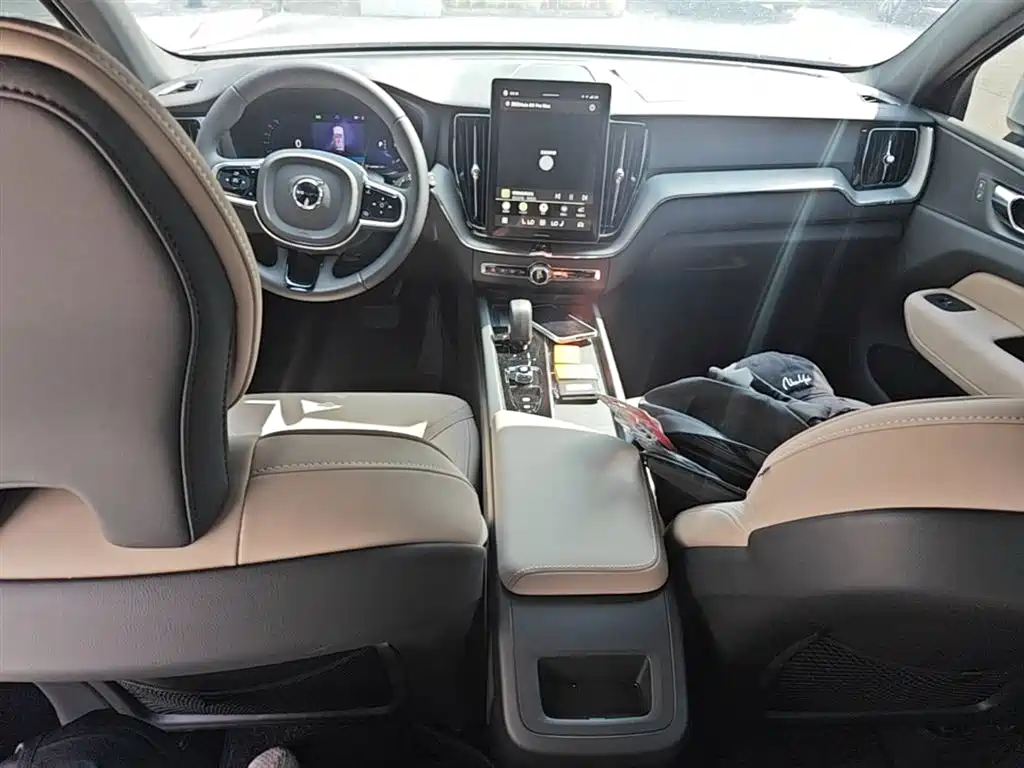 Volvo XC60 2026 — фото 16