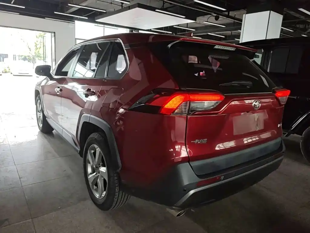 Toyota RAV4 2019 — фото 5