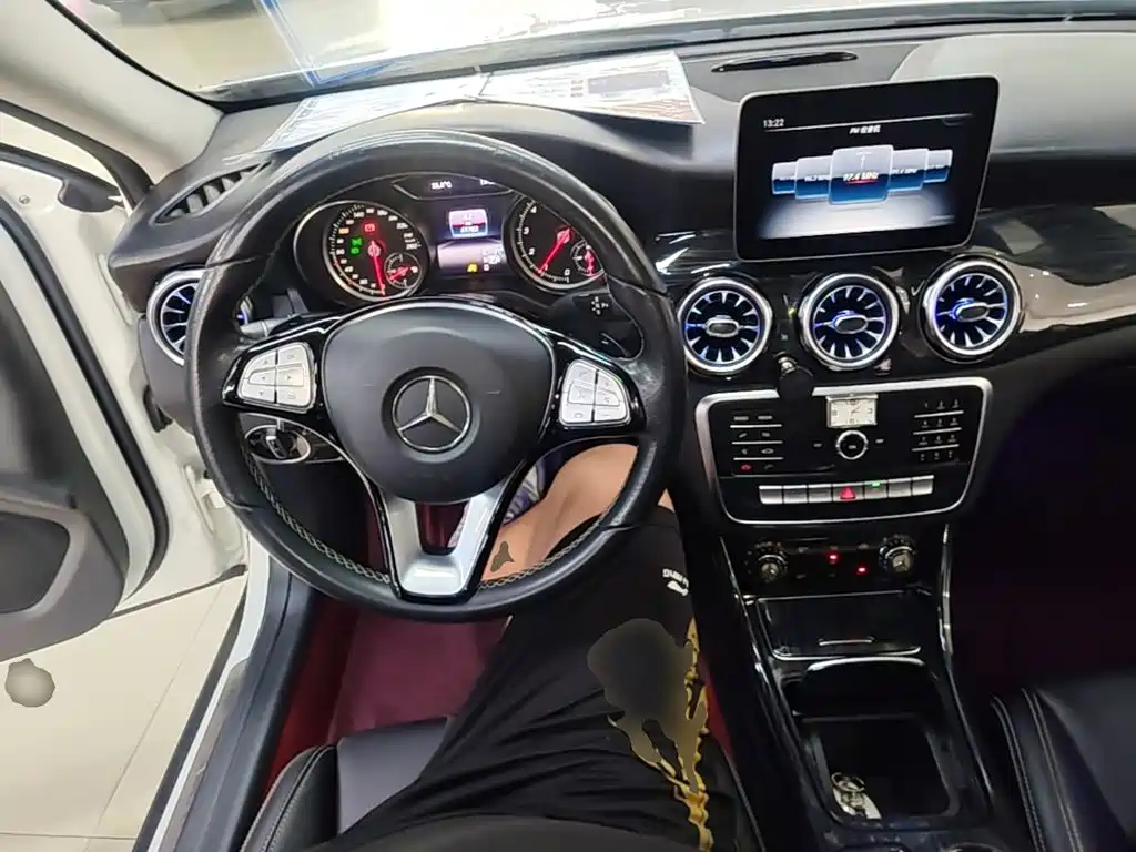 Mercedes-Benz GLA 2018 — фото 11