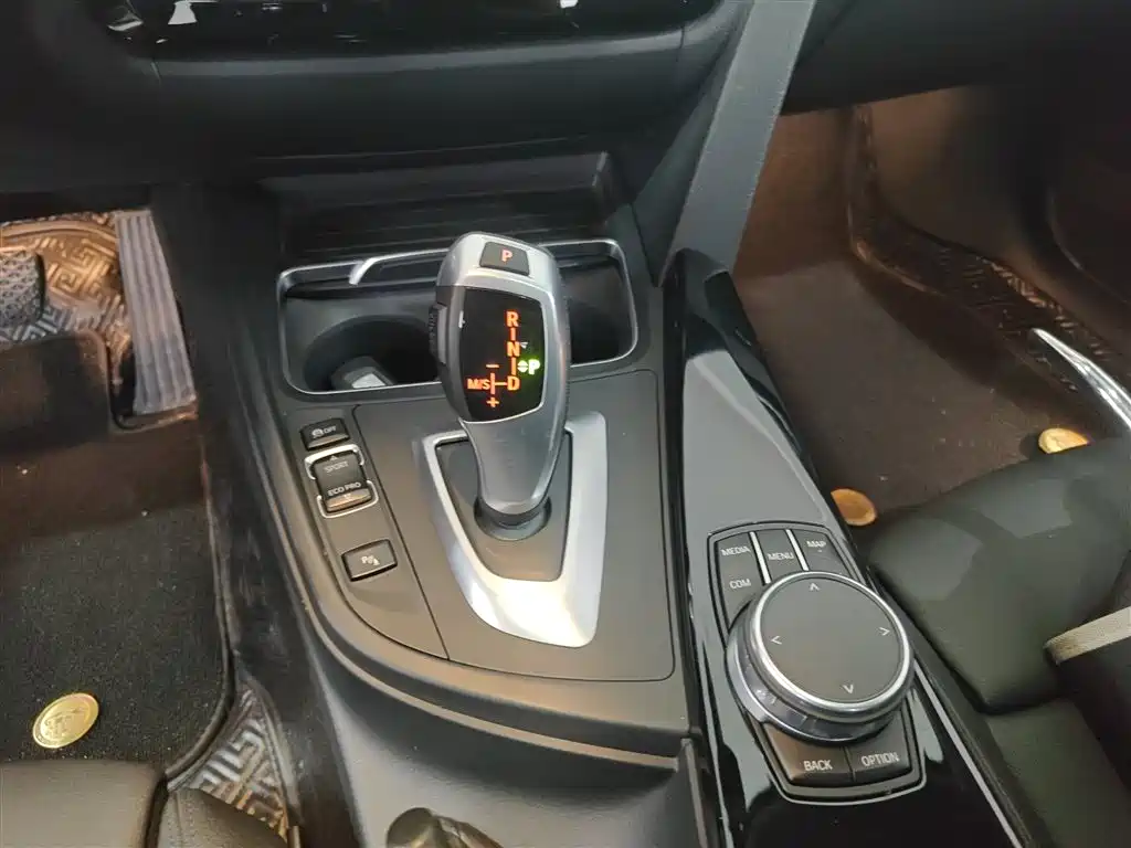BMW 3 Series 2019 — фото 10