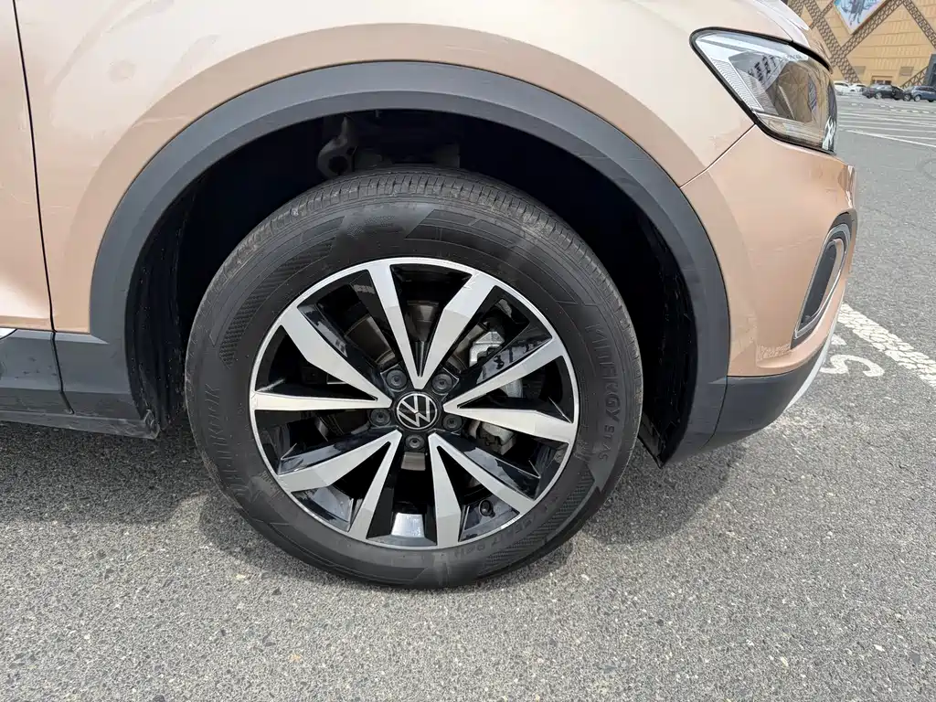 Volkswagen T-Roc 2023 — фото 13