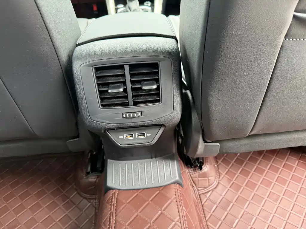 Volkswagen T-Roc 2023 — фото 18