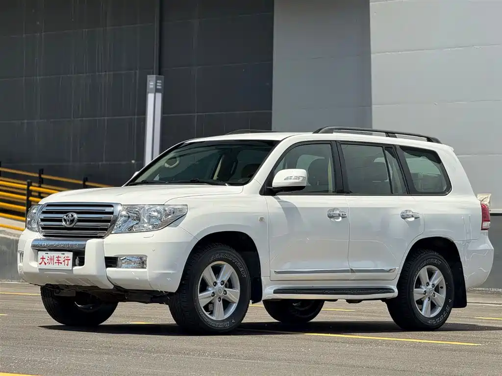 Toyota Land Cruiser 2010 — фото 1