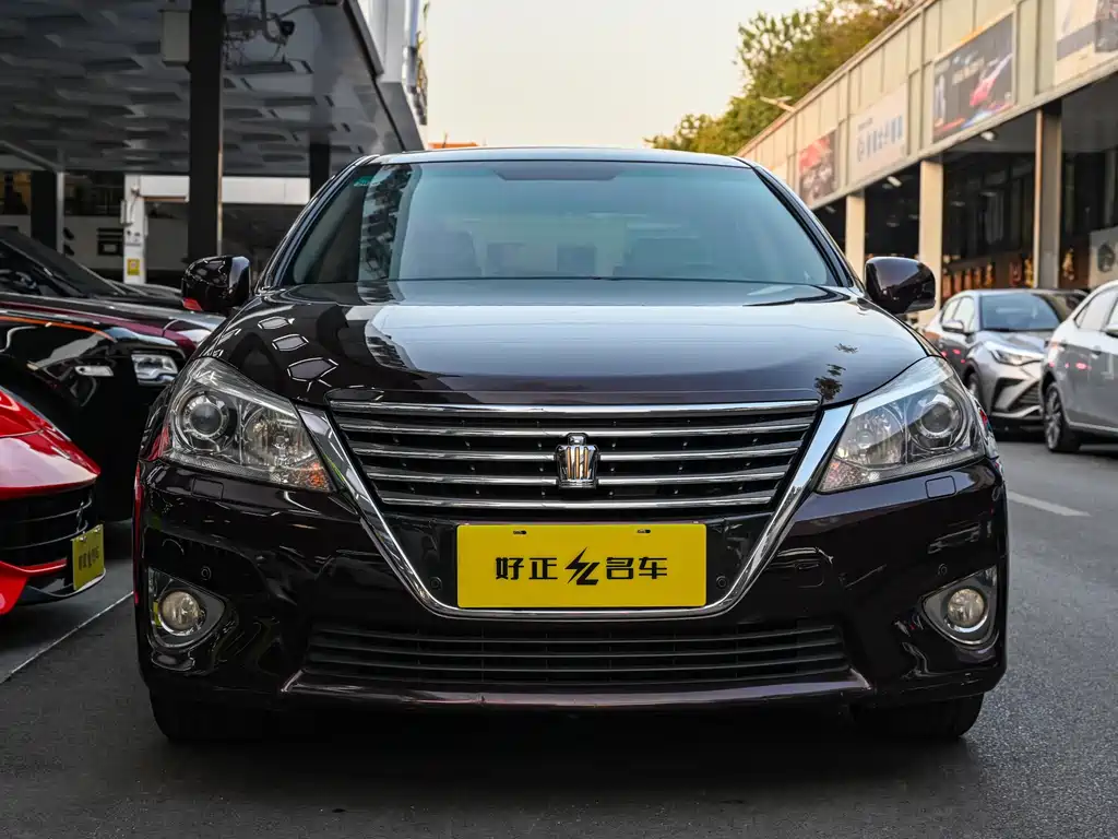 Toyota Crown 2015 — фото 2