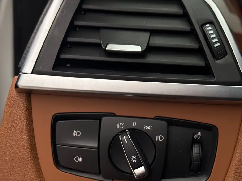 BMW 3 Series 2016 — фото 22
