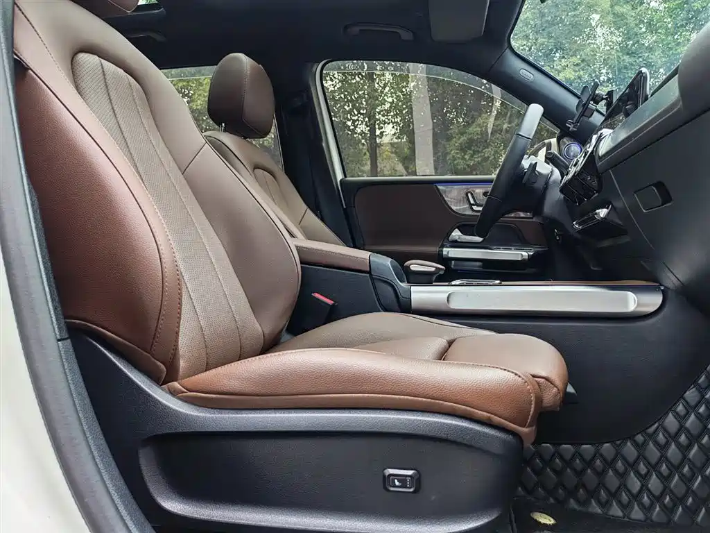 Mercedes-Benz GLB 2023 — фото 23