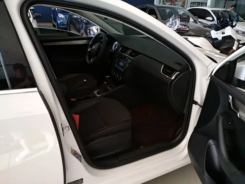 Skoda Octavia 2019 — фото 25