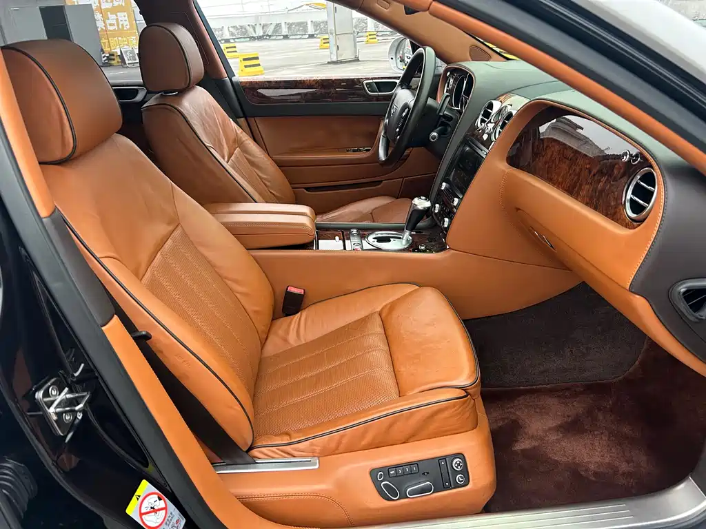 Bentley Flying Spur 2013 — фото 13