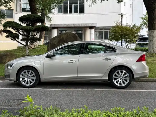 Volvo S60 Plug-In Hybrid 2016