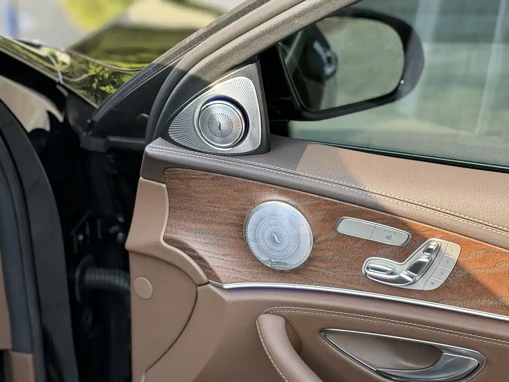 Mercedes-Benz E-Class 2023 — фото 8
