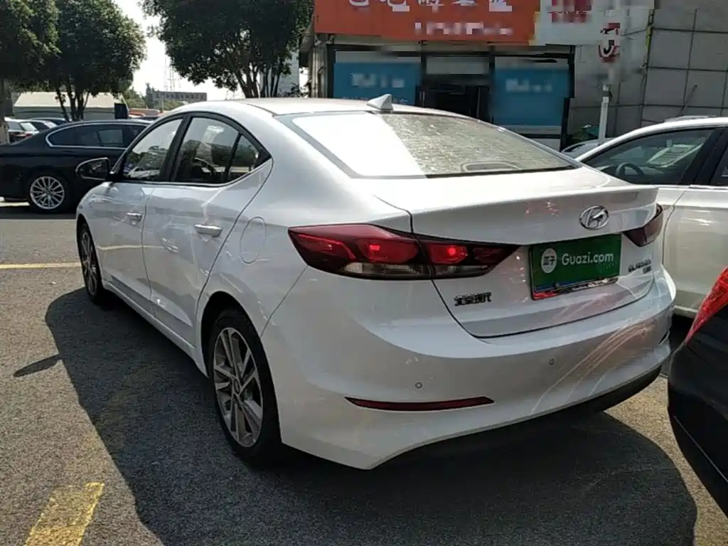 Hyundai Elantra 2017 — фото 5