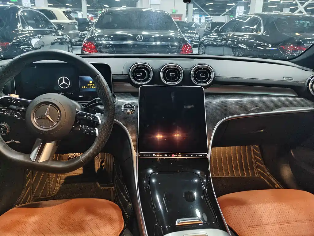 Mercedes-Benz C-Class 2024 — фото 13