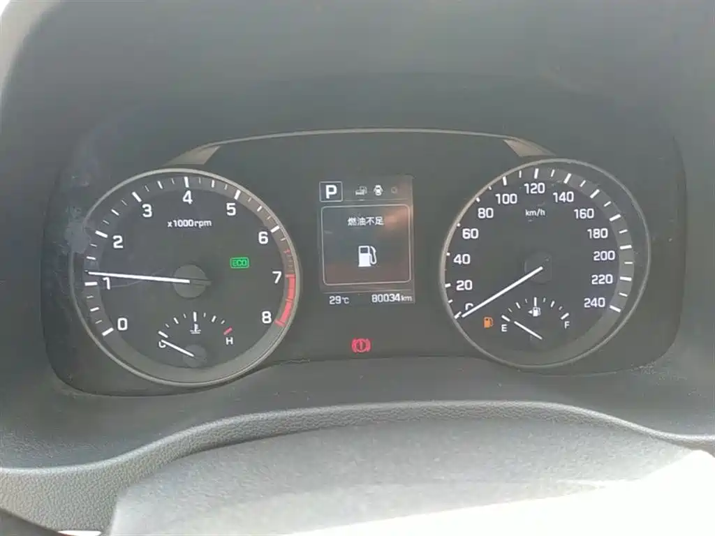 Hyundai Elantra 2017 — фото 12